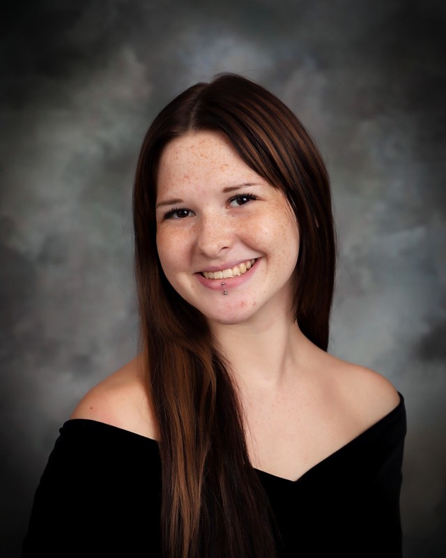Baylee Wright's senior picture.