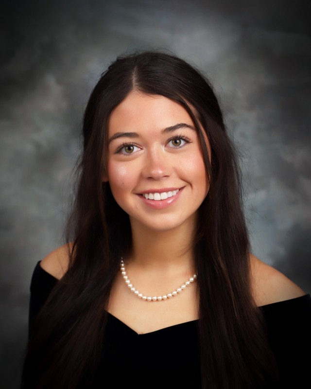 Sarah Beth Perry's senior picture.